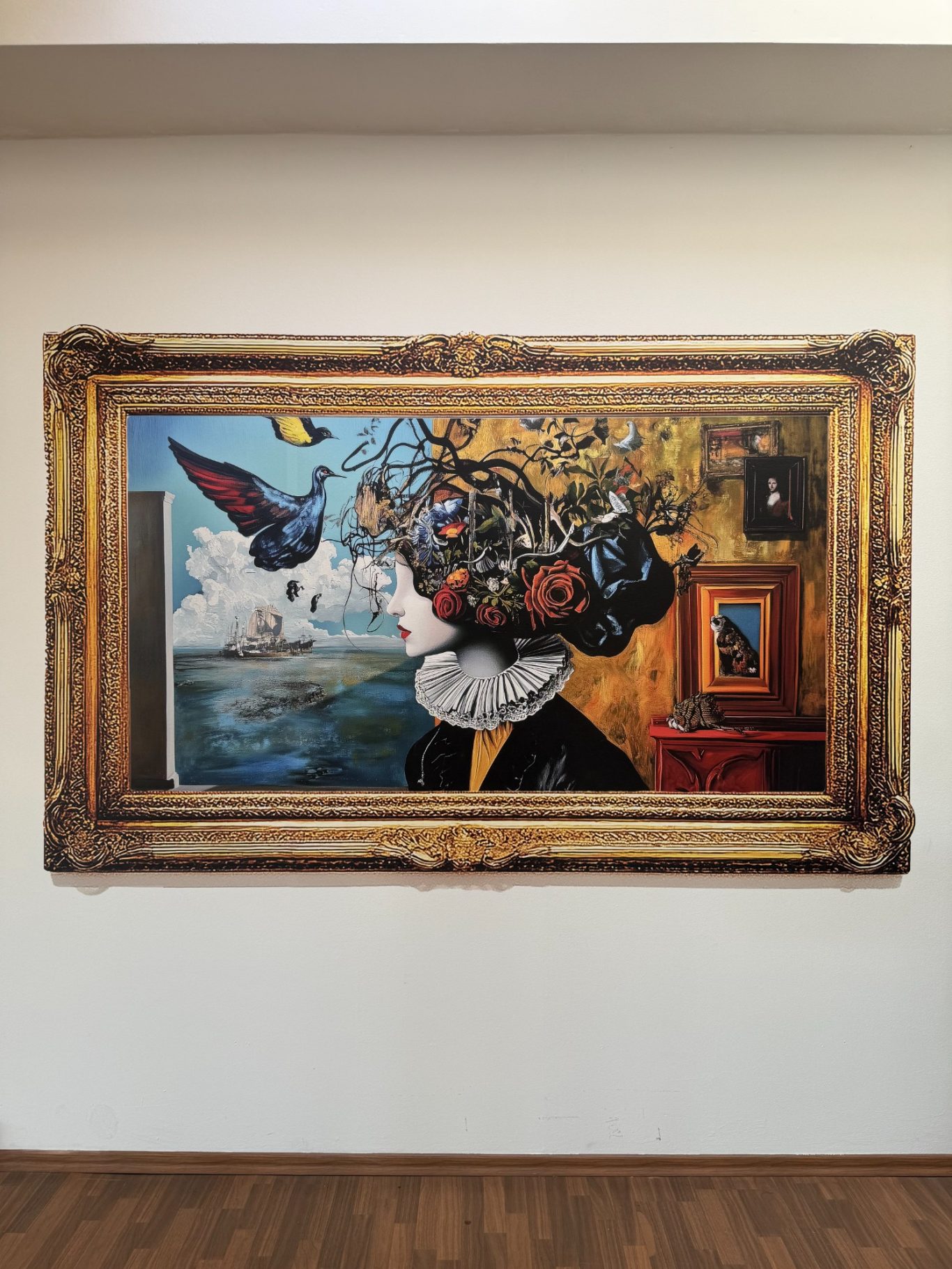 Farbenfrohes Kunstwerk in goldener Rahmung, mit Vögeln und einem historischen Hintergrund.